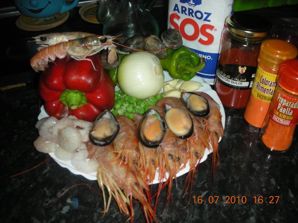 Paella cu fructe de mare