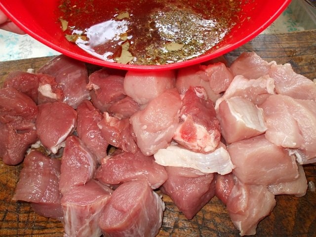 Fricassée de caïon/Carne de porc in sos de vin