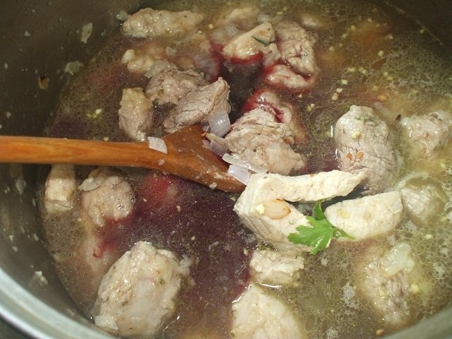 Fricassée de caïon/Carne de porc in sos de vin