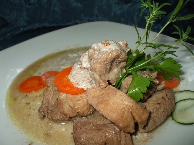 Fricassée de caïon/Carne de porc in sos de vin