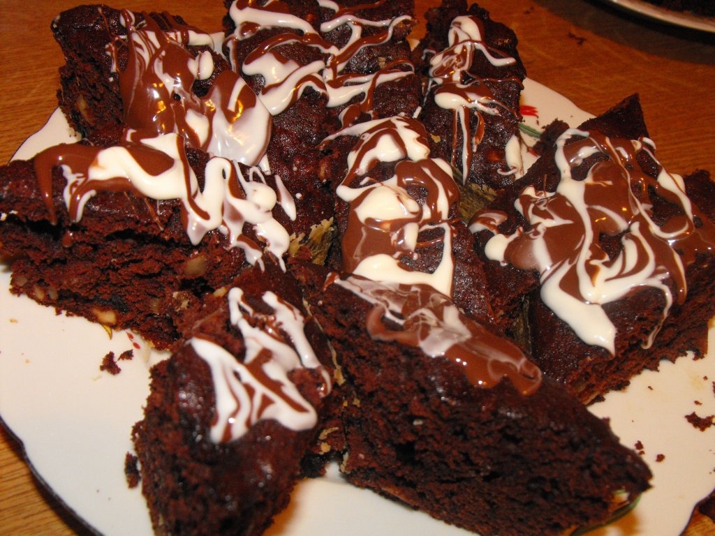 Negresa cu dulceata de cirese amare