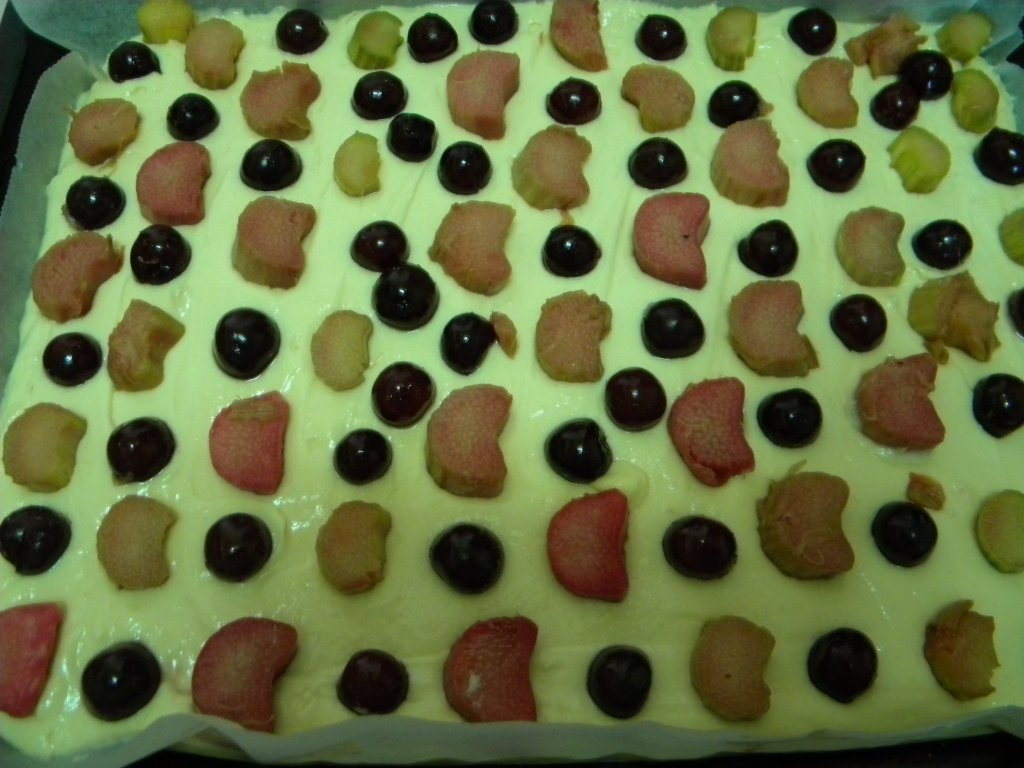 Prajitura cu rubarba si visine