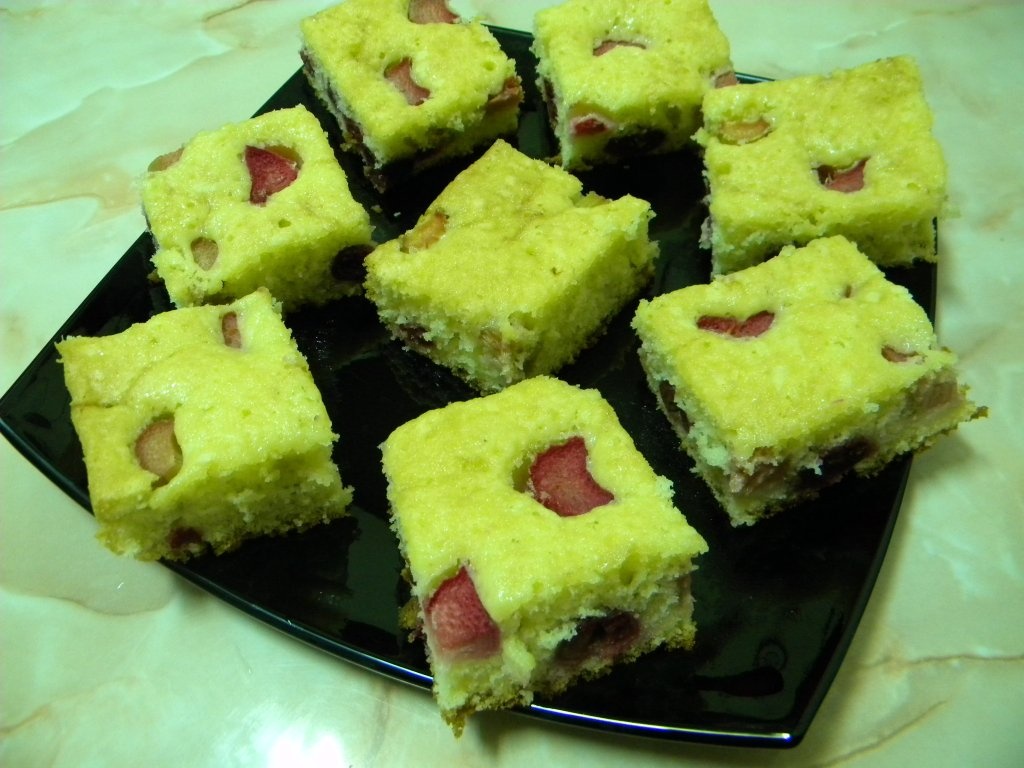 Prajitura cu rubarba si visine