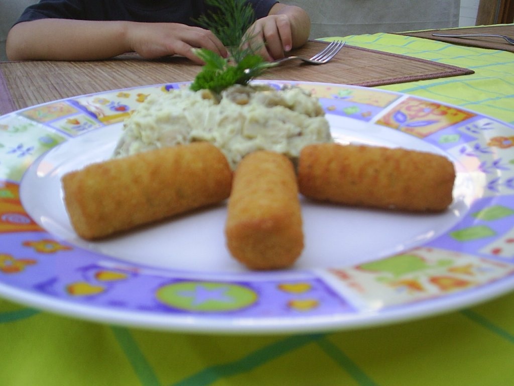 Volovan acompaniat de crochete de piure(Vol-au-vent,denumirea originala a acestei mincari)