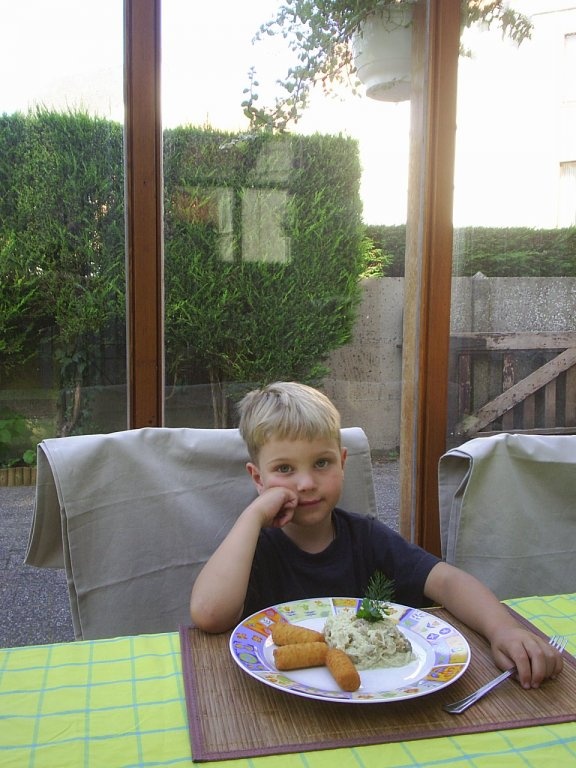 Volovan acompaniat de crochete de piure(Vol-au-vent,denumirea originala a acestei mincari)