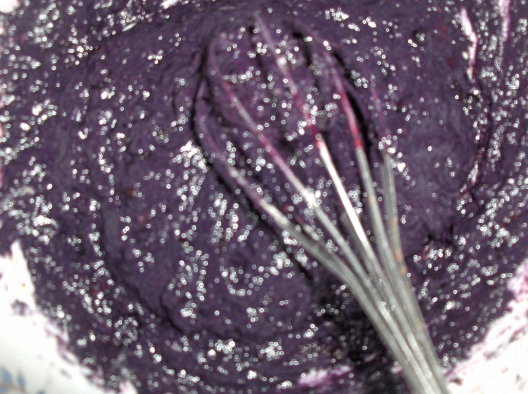 Clãtite de afine cu mousse de cãpsuni (Crepes de mirtilos recheados c/ mousse de morangos)