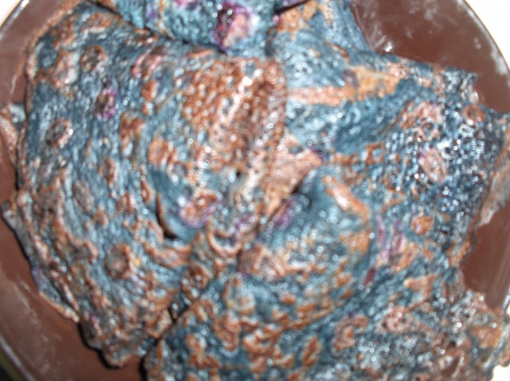 Clãtite de afine cu mousse de cãpsuni (Crepes de mirtilos recheados c/ mousse de morangos)