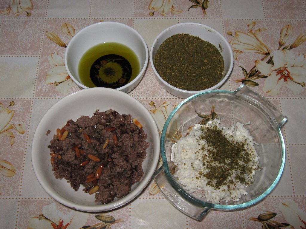 Pateuri cu telemea de oaie  si za’atar-Pateuri cu carne-specific tarilor arabe