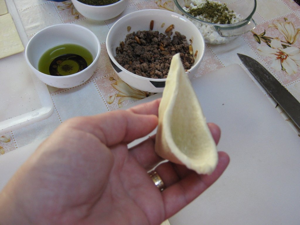 Pateuri cu telemea de oaie  si za’atar-Pateuri cu carne-specific tarilor arabe