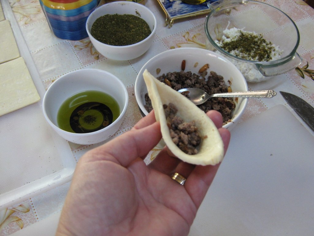 Pateuri cu telemea de oaie  si za’atar-Pateuri cu carne-specific tarilor arabe