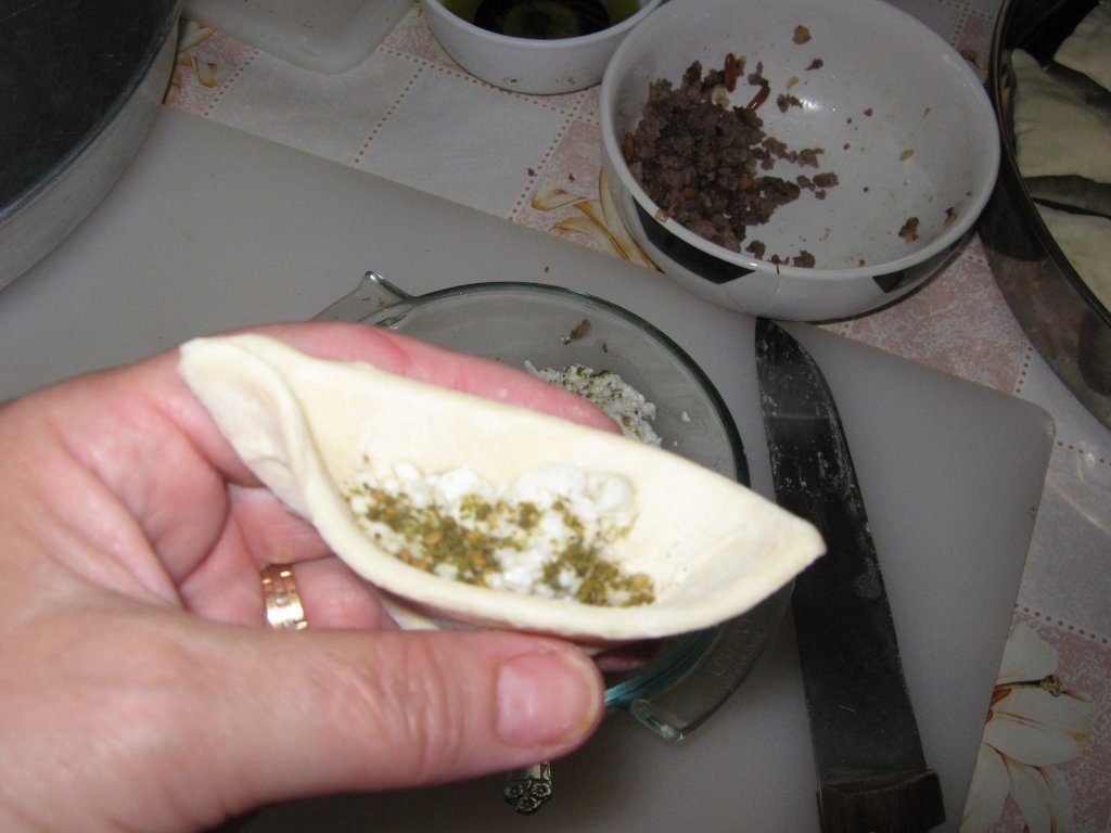 Pateuri cu telemea de oaie  si za’atar-Pateuri cu carne-specific tarilor arabe