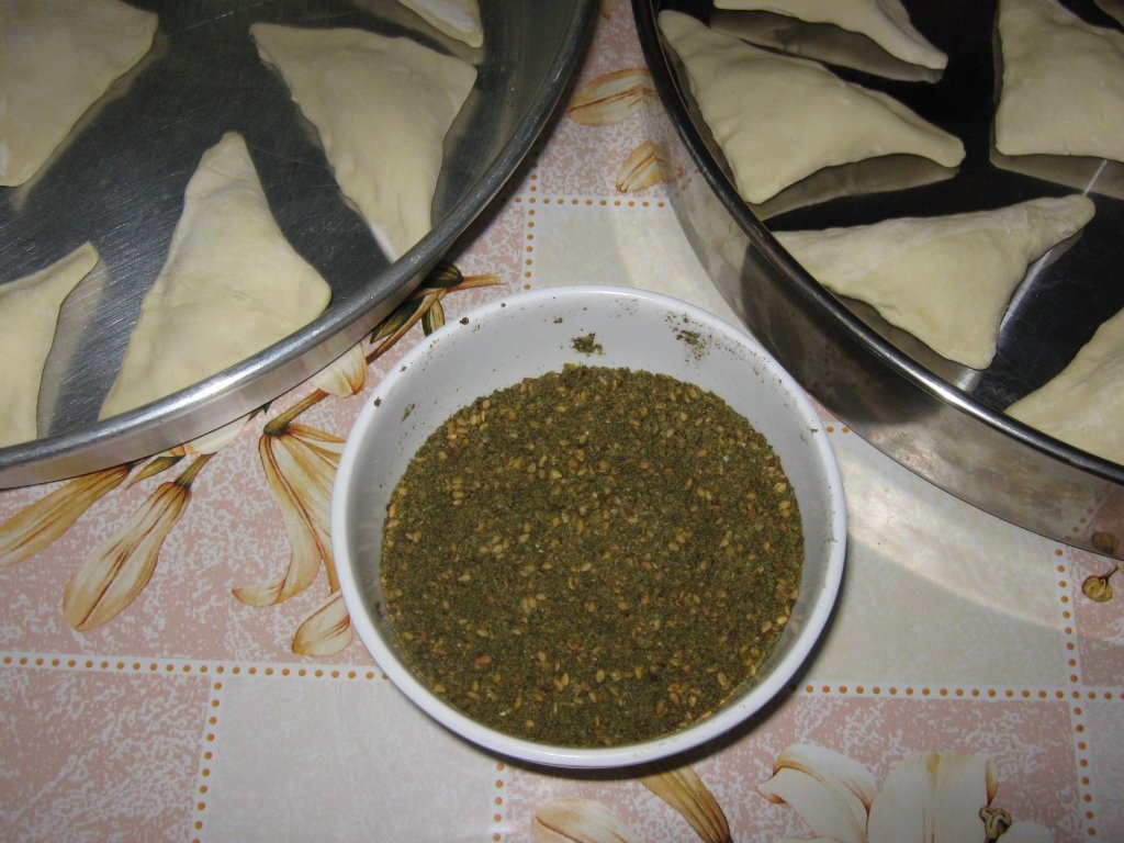 Pateuri cu telemea de oaie  si za’atar-Pateuri cu carne-specific tarilor arabe