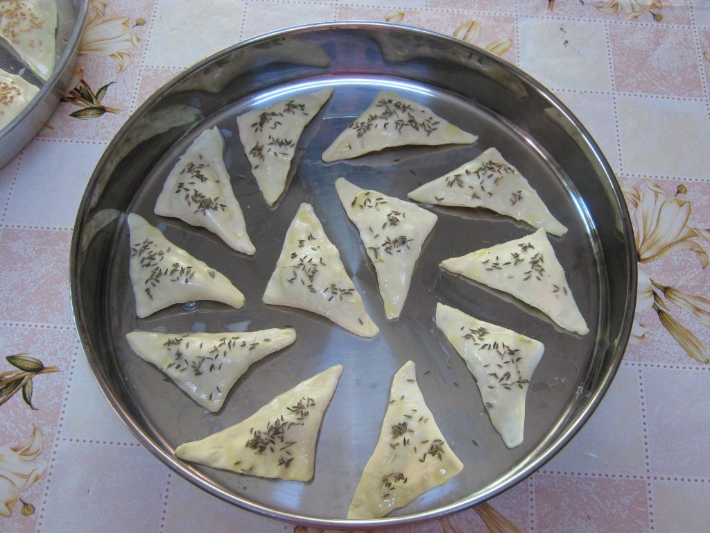 Pateuri cu telemea de oaie  si za’atar-Pateuri cu carne-specific tarilor arabe