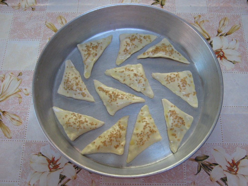 Pateuri cu telemea de oaie  si za’atar-Pateuri cu carne-specific tarilor arabe