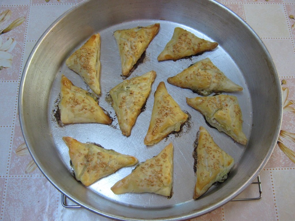 Pateuri cu telemea de oaie  si za’atar-Pateuri cu carne-specific tarilor arabe