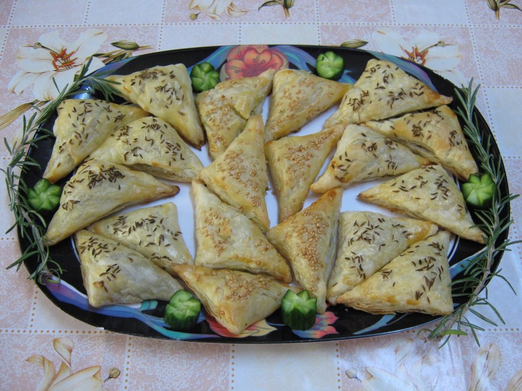 Pateuri cu telemea de oaie  si za’atar-Pateuri cu carne-specific tarilor arabe