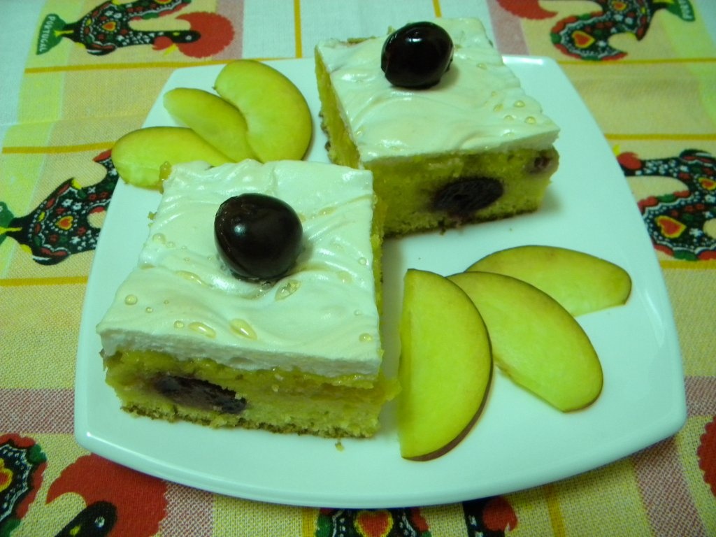 Prajitura cu fructe si bezea