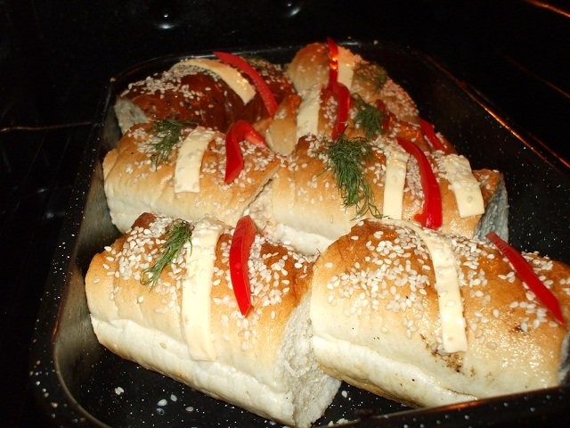 Bagheta umpluta cu pasta de branza/pasta cu peste