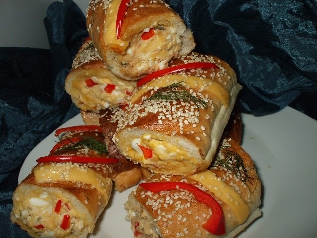 Bagheta umpluta cu pasta de branza/pasta cu peste