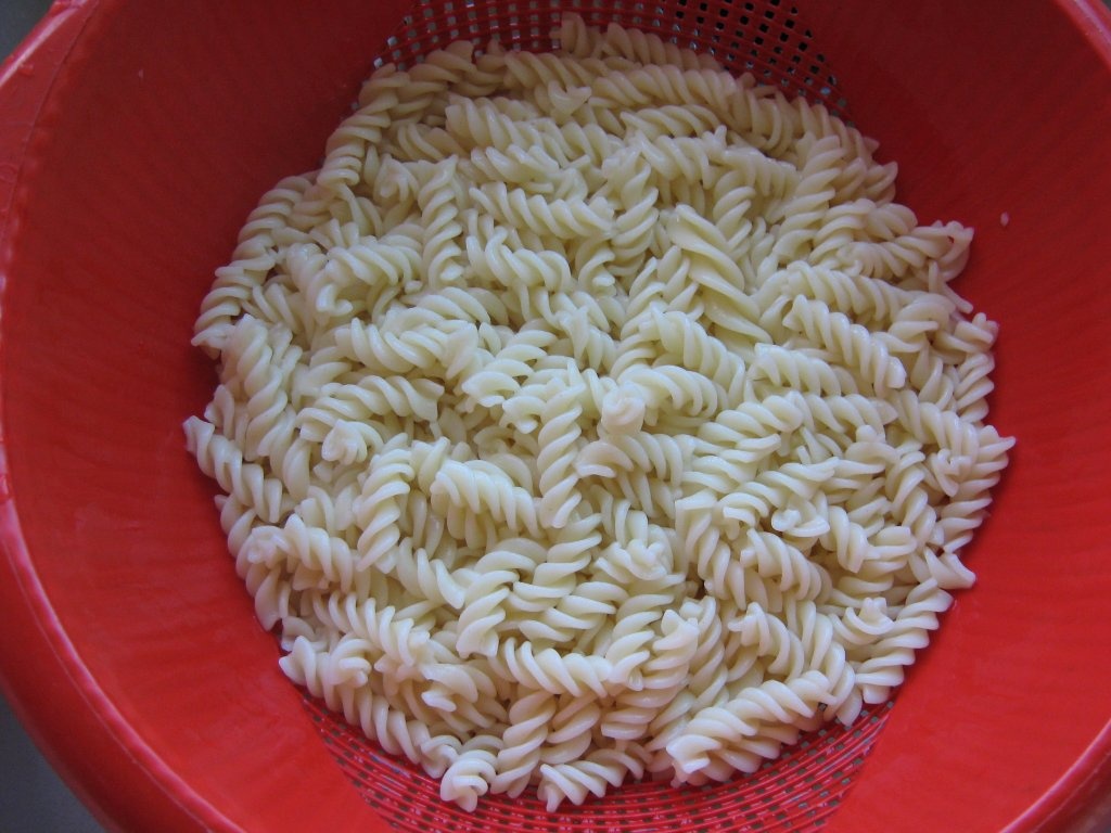 Macaroane spirale cu varza