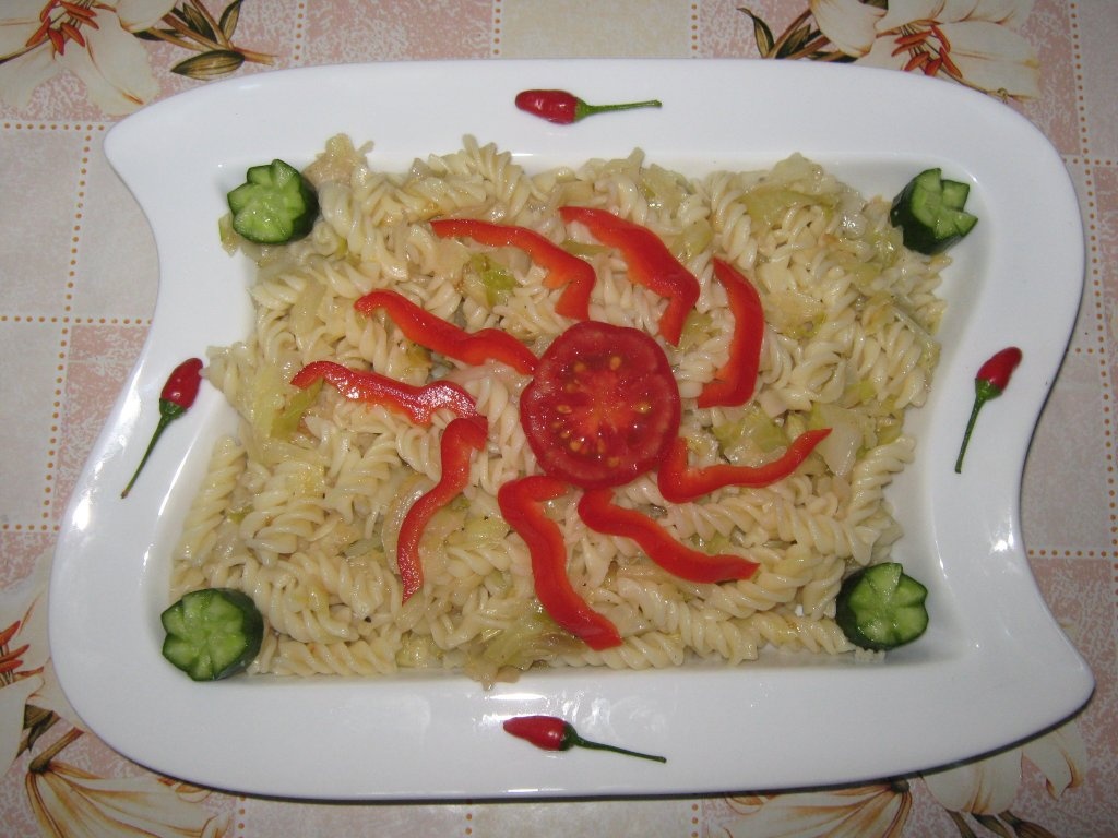 Macaroane spirale cu varza