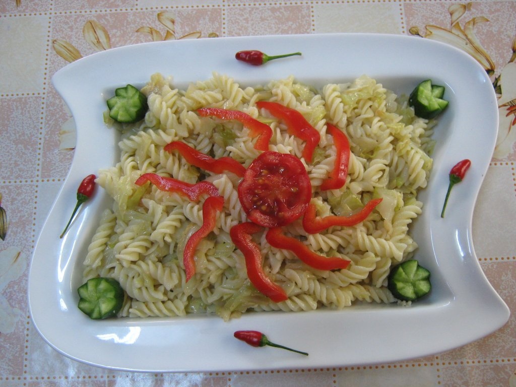 Macaroane spirale cu varza