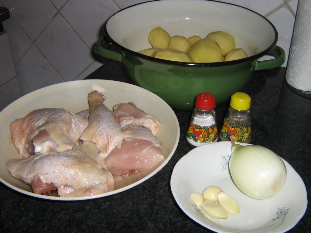 Cartofi taranesti cu pui la cuptor