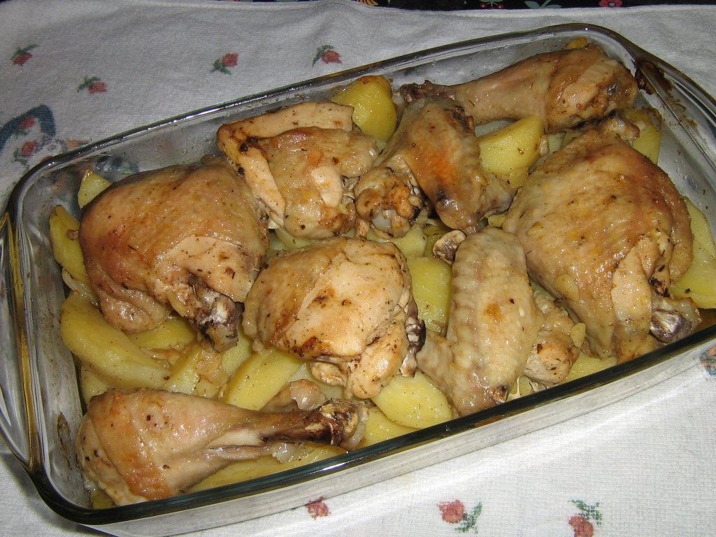 Cartofi taranesti cu pui la cuptor