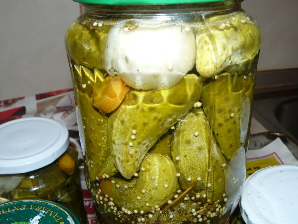 Castraveti la borcan