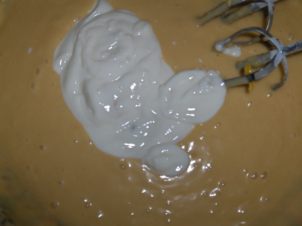 Chec de iaurt  cu cirese si fructe de pãdure