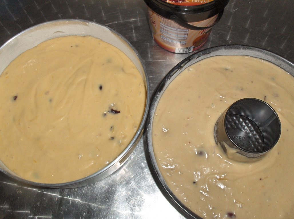 Chec de iaurt  cu cirese si fructe de pãdure