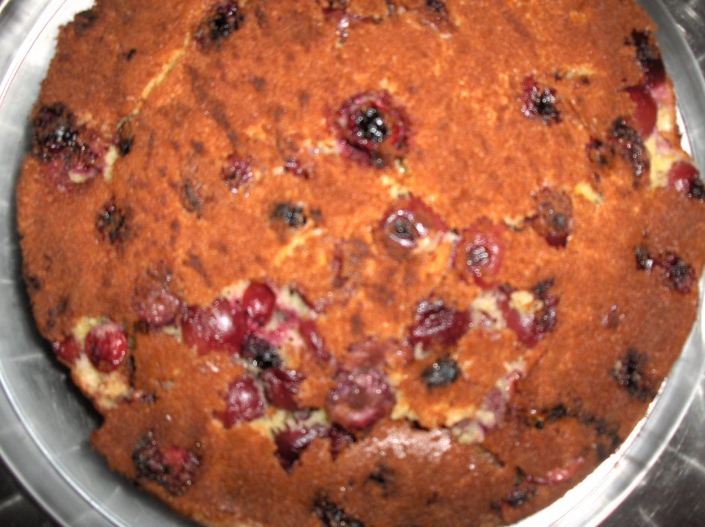 Chec de iaurt  cu cirese si fructe de pãdure