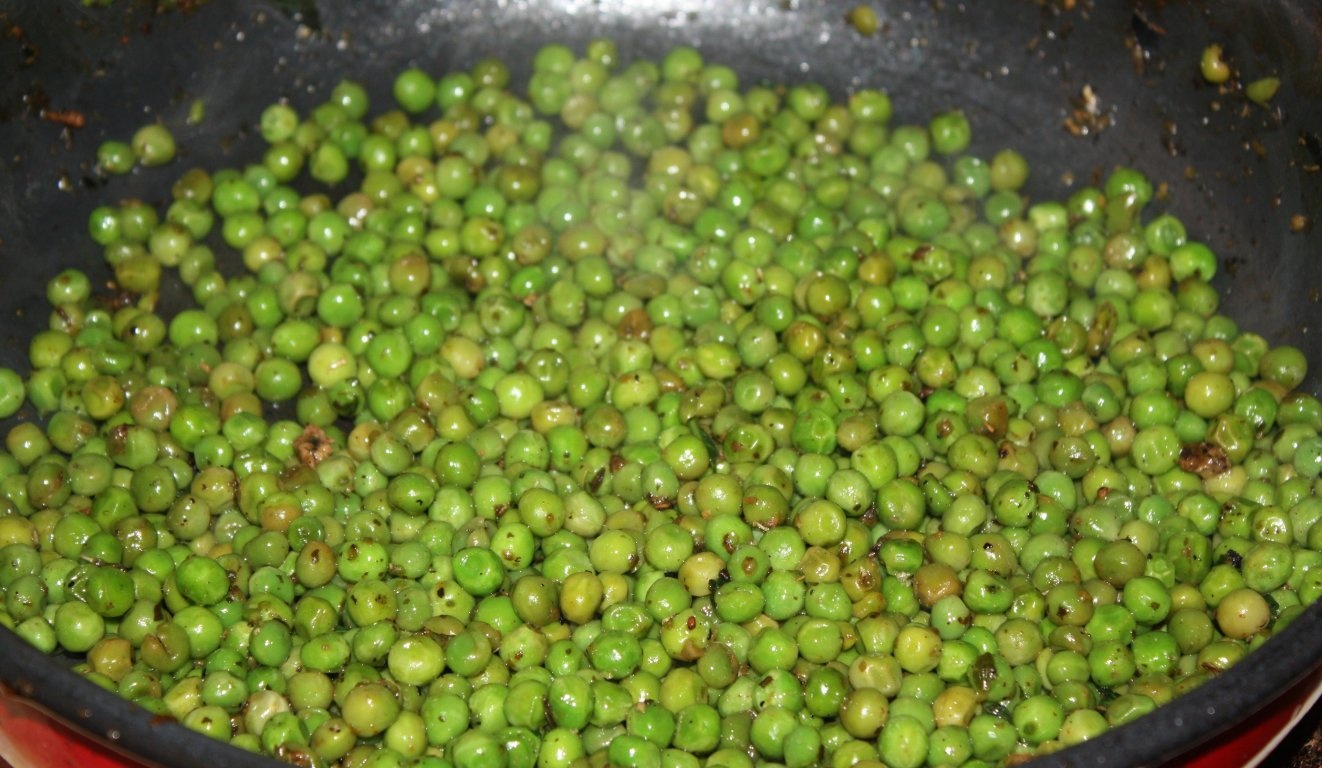 Chiftelute de pui cu ciuperci si garnitura de mazare