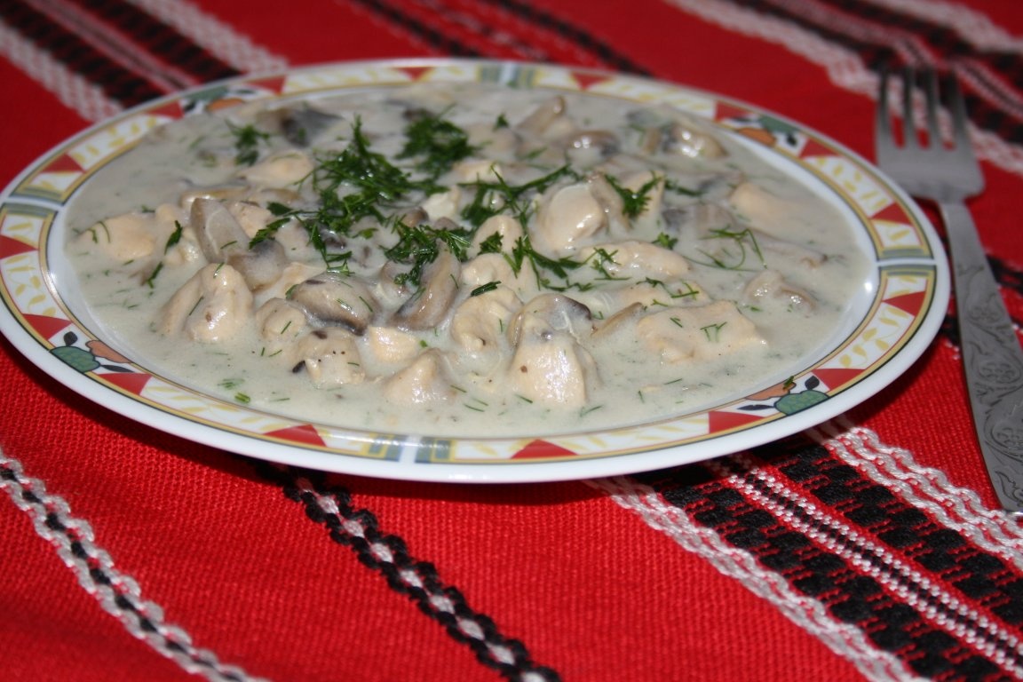 Ciulama de pui cu ciuperci