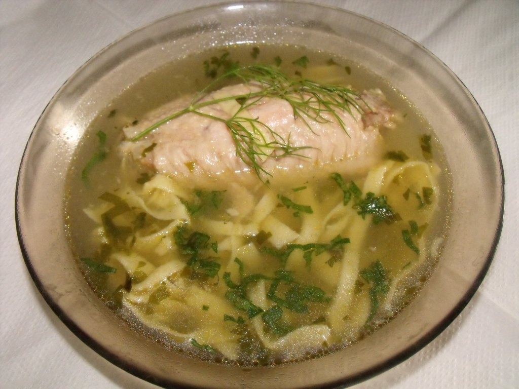 Supa de curcan cu taitei de casa