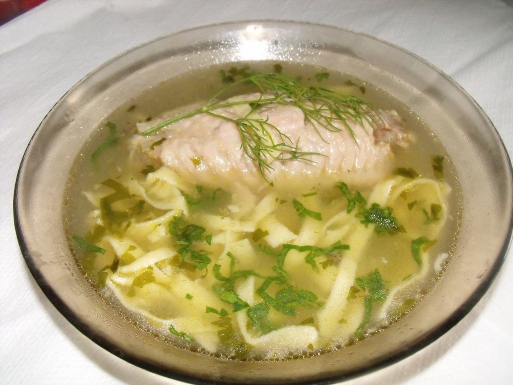 Supa de curcan cu taitei de casa