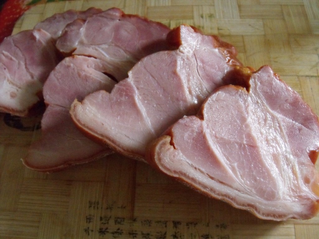 Mamaliga cu branza si ciolan afumat