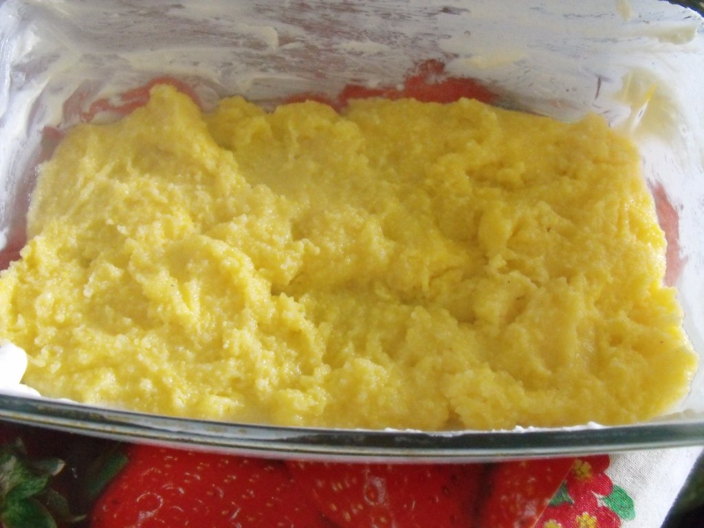 Mamaliga cu branza si ciolan afumat