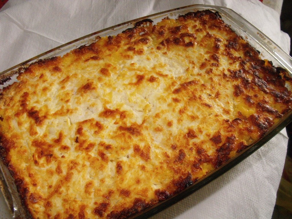 Mamaliga cu branza si ciolan afumat