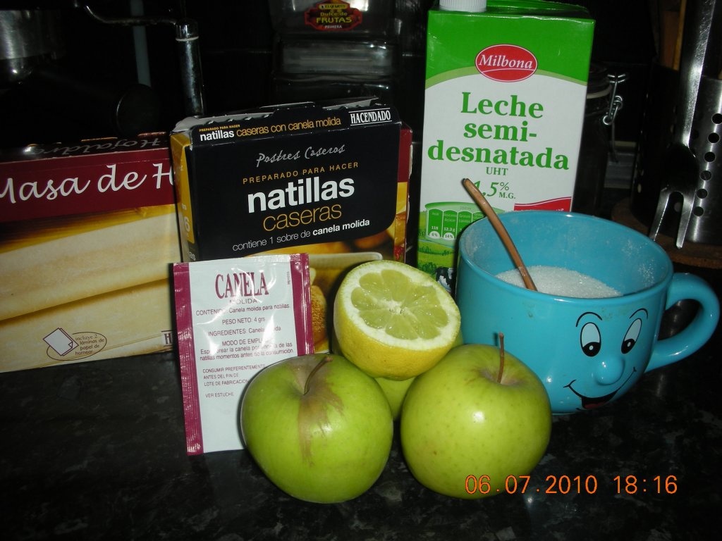 Pateuri cu crema si mere (sfogliatele)