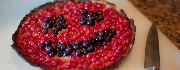 Tarta cu fructe de padure, un motiv in plus sa ne bucuram de vara!