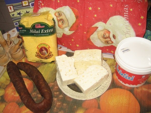 Mamaliguta cu branza si smantana la cuptor