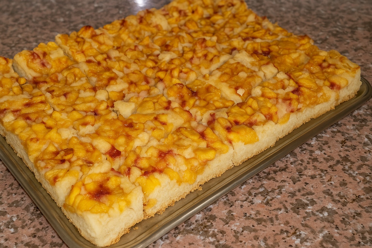 Prajitura cu piersici – reteta simpla, delicioasa si usor de preparat