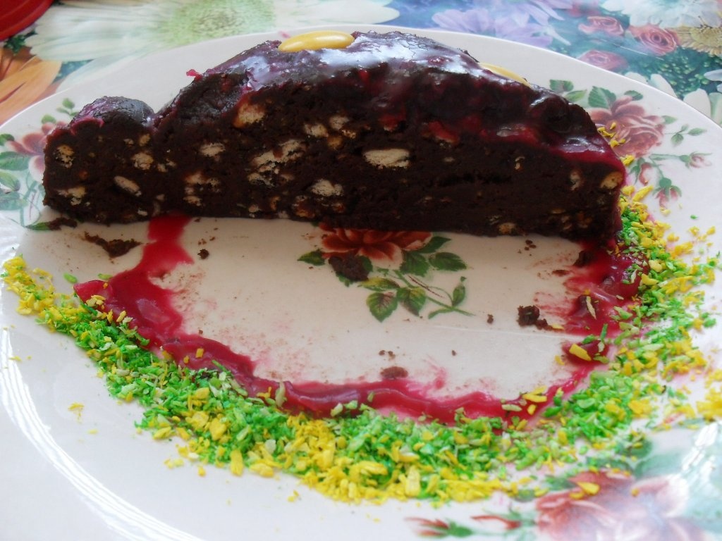 Tort ,,Mamaruta neagra cu buline galbene,,