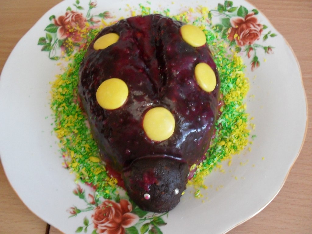 Tort ,,Mamaruta neagra cu buline galbene,,