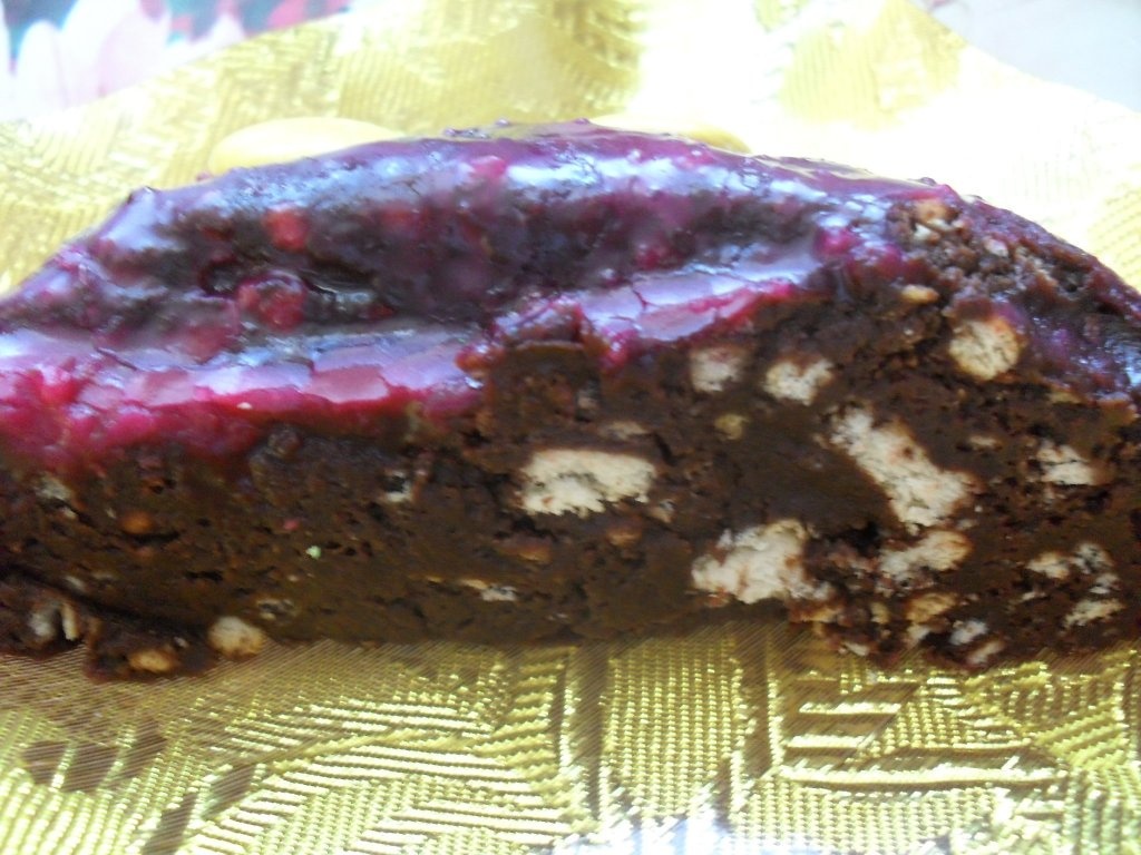 Tort ,,Mamaruta neagra cu buline galbene,,