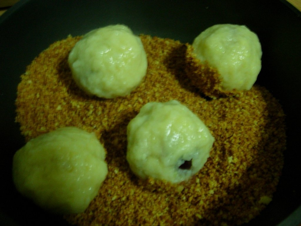 Galuste cu prune in sirop de menta