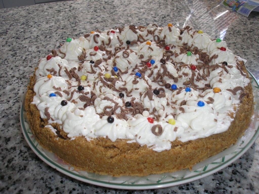 Tort deliciu de ciocolata si frisca