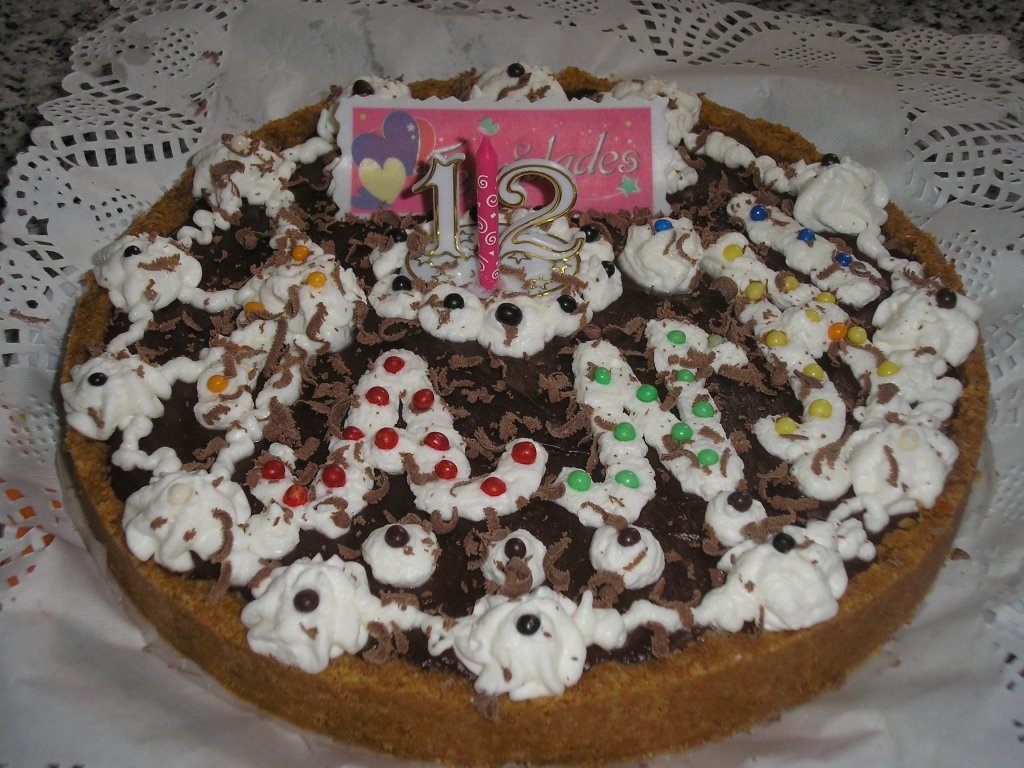 Tort deliciu de ciocolata si frisca