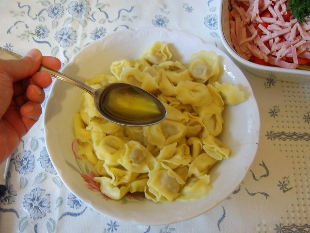 Salata cu tortellini